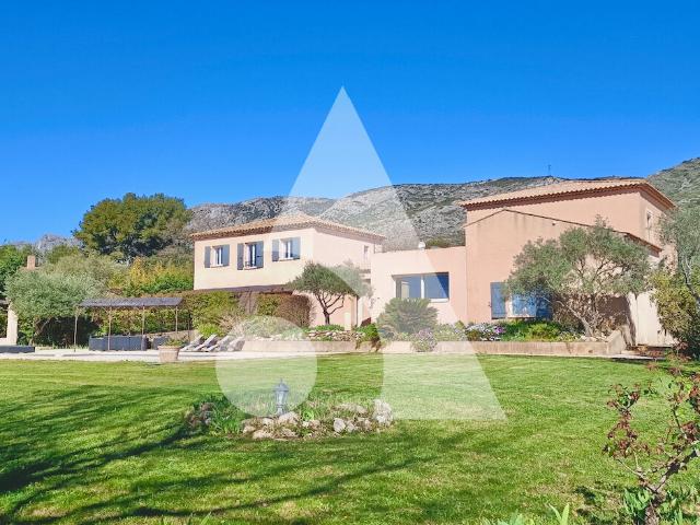 Maison 10 pièces 310 m²