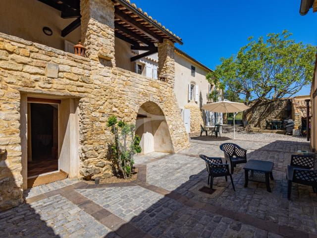 Maison 10 pièces 310 m²
