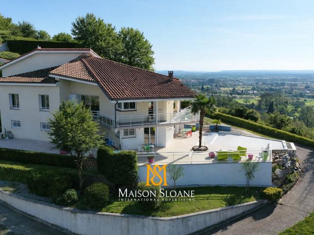 Maison 10 pièces 311 m²
