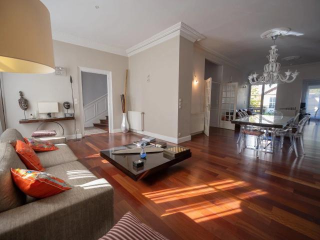Maison 10 pièces 312 m²
