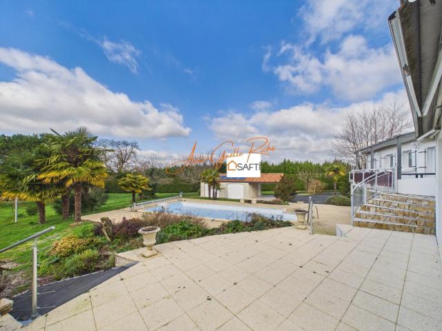 Maison 10 pièces 312 m²