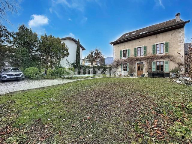 Maison 10 pièces 317 m²