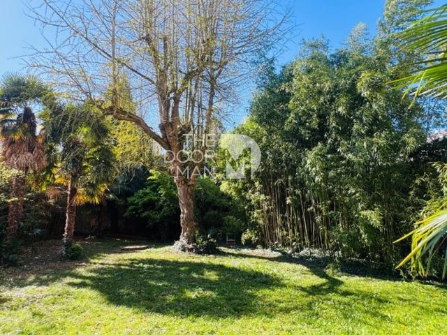 Maison 10 pièces 317 m²