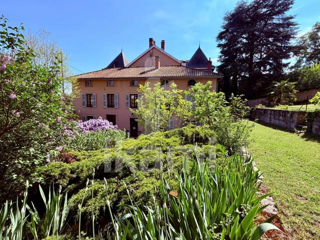 Maison 10 pièces 314 m²