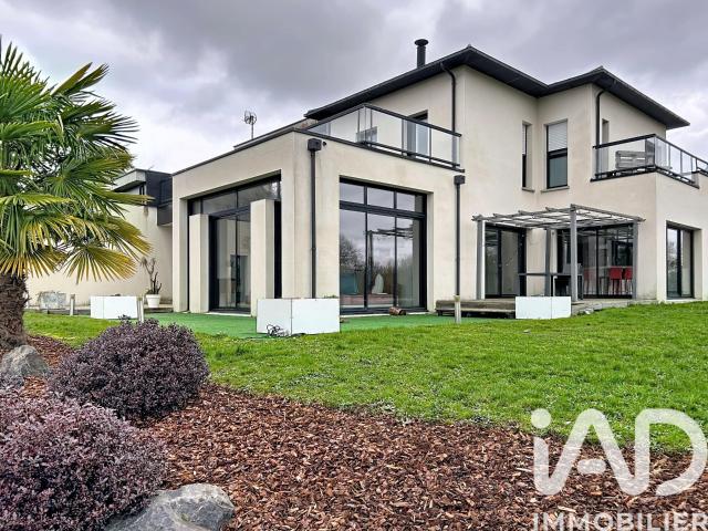 Maison 10 pièces 314 m²