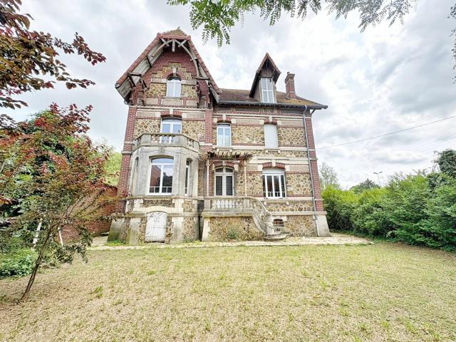 Maison 10 pièces 315 m²