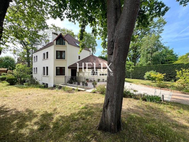 Maison 10 pièces 315 m²