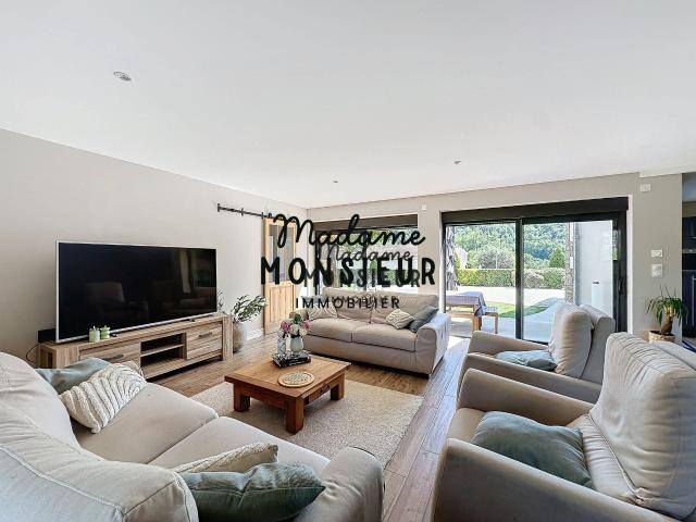 Maison 10 pièces 315 m²