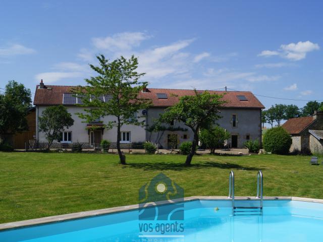 Maison 10 pièces 316 m²