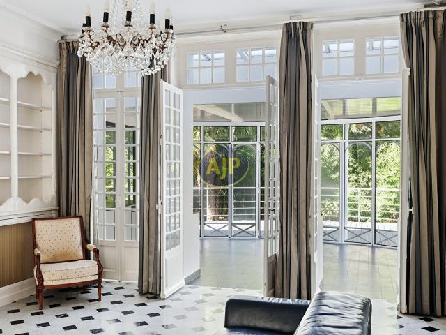 Maison 10 pièces 316 m²