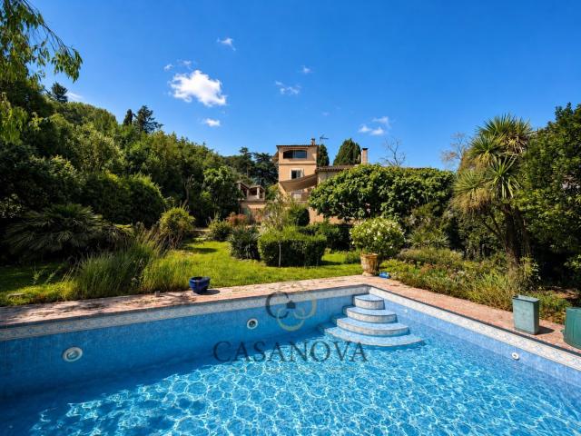 Maison 10 pièces 318 m²