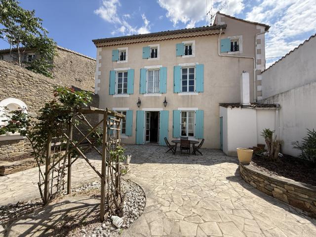 Maison 10 pièces 318 m²