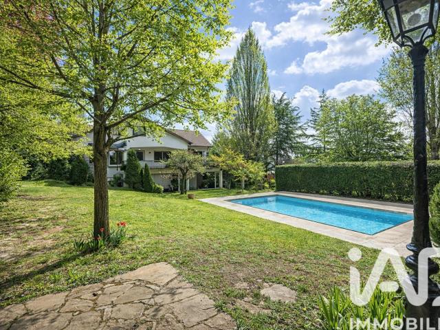 Maison 10 pièces 319 m²