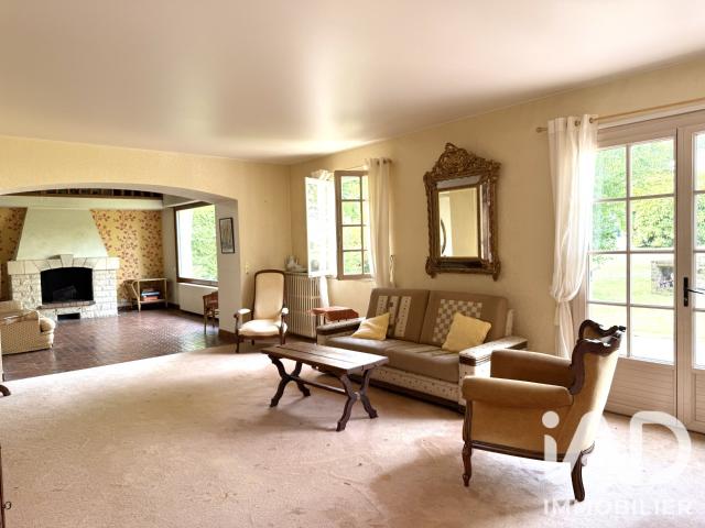 Maison 10 pièces 319 m²