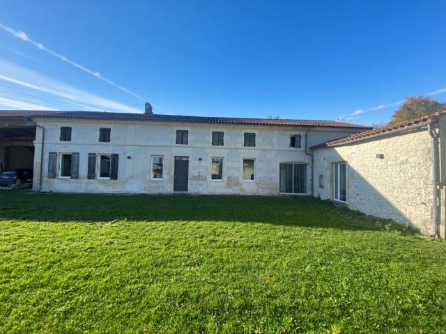 Maison 10 pièces 319 m²