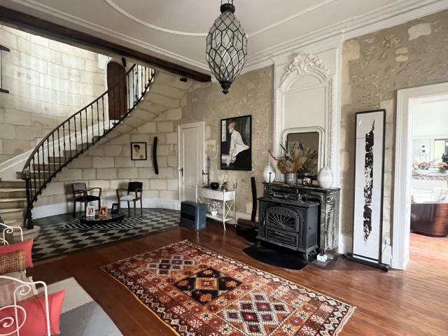 Maison 10 pièces 323 m²