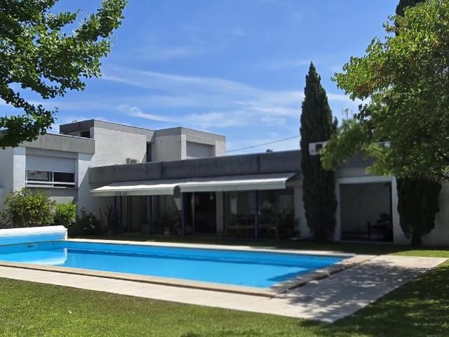 Maison 10 pièces 323 m²