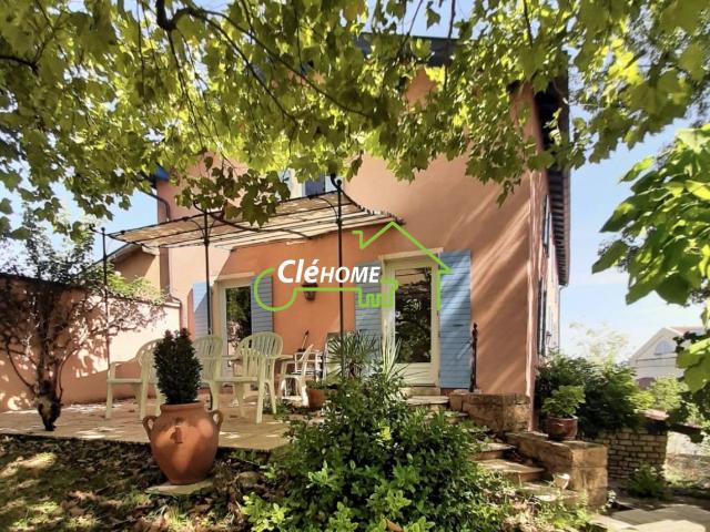 Maison 10 pièces 320 m²