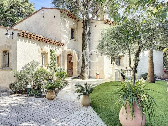 Maison 10 pièces 320 m²