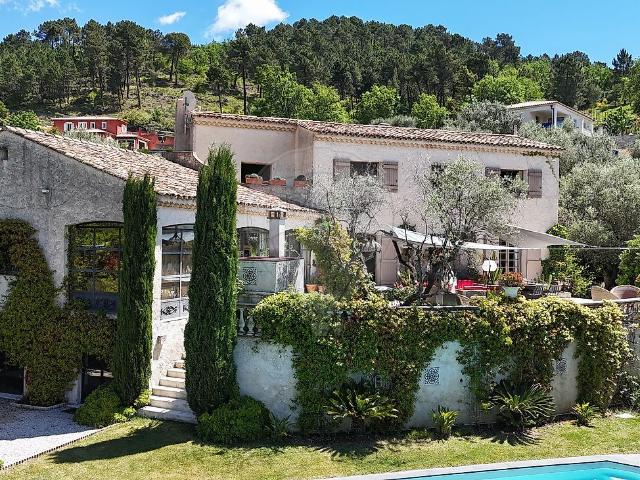 Maison 10 pièces 320 m²