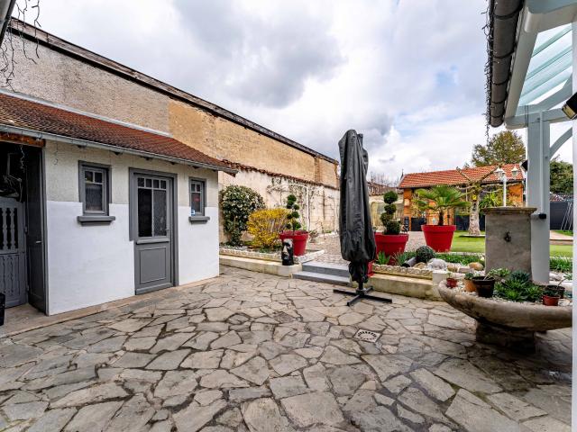 Maison 10 pièces 320 m²