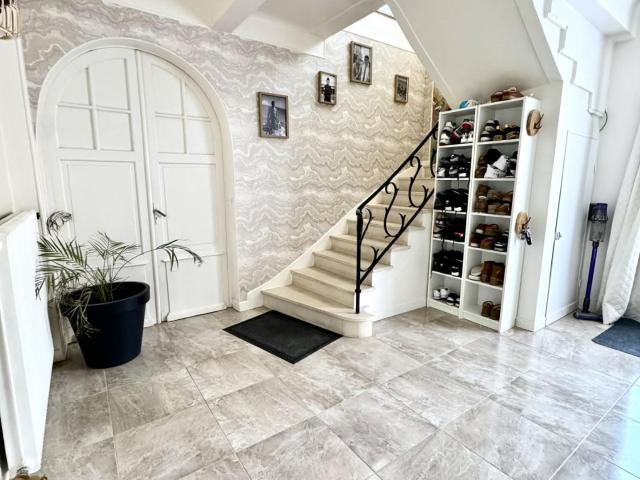 Maison 10 pièces 320 m²