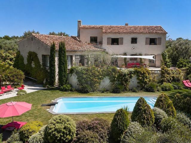 Maison 10 pièces 320 m²