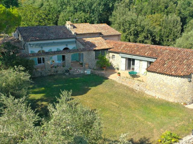 Maison 10 pièces 320 m²