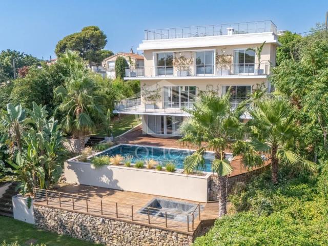 Maison 10 pièces 320 m²