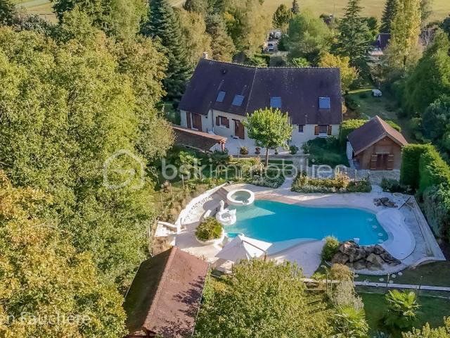 Maison 10 pièces 320 m²
