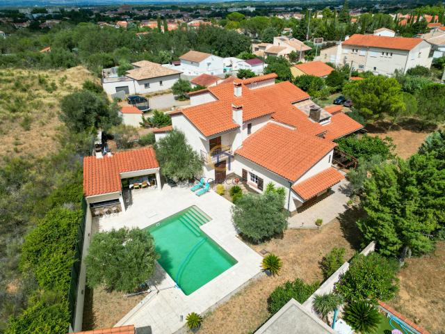 Maison 10 pièces 322 m²