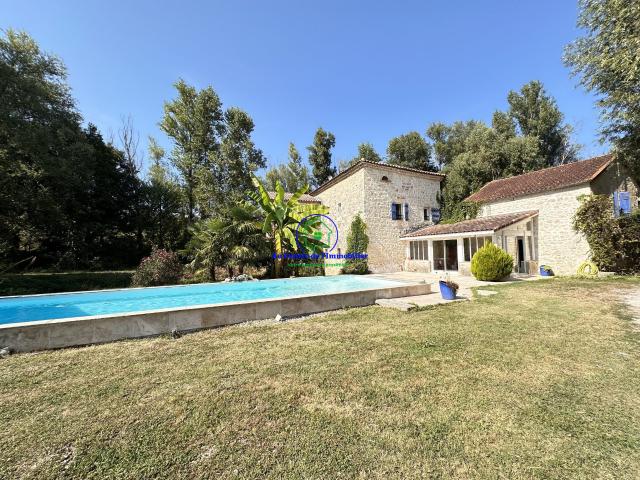 Maison 10 pièces 322 m²