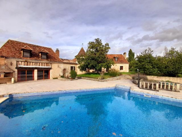 Maison 10 pièces 327 m²
