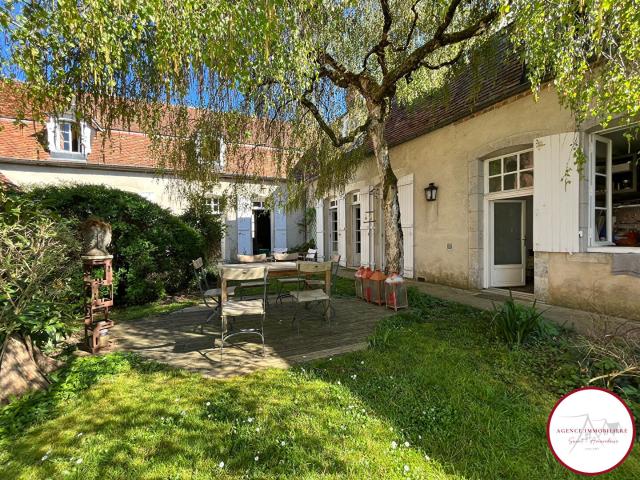 Maison 10 pièces 327 m²