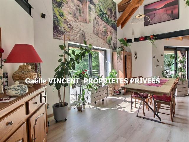 Maison 10 pièces 327 m²