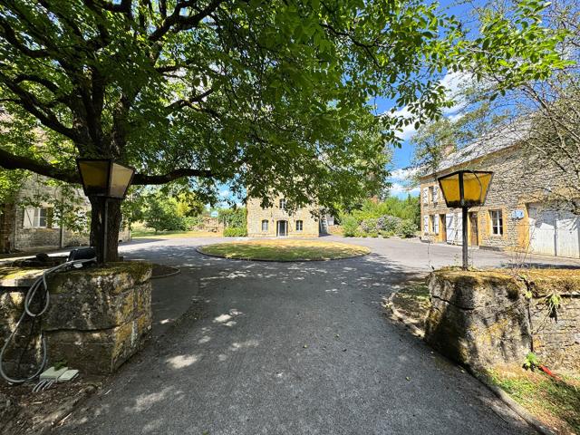 Maison 10 pièces 327 m²