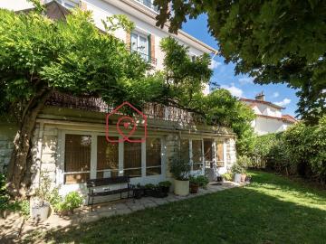 Maison 10 pièces 324 m²