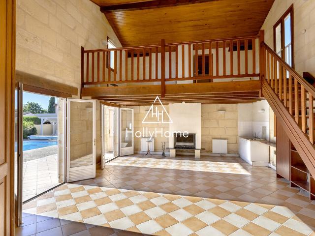 Maison 10 pièces 324 m²
