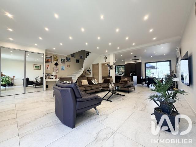 Maison 10 pièces 325 m²