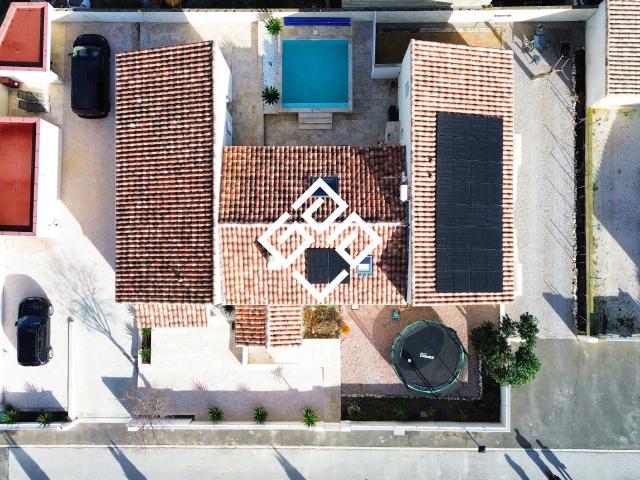 Maison 10 pièces 325 m²