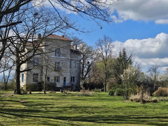 Maison 10 pièces 325 m²