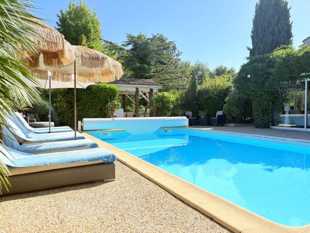 Maison 10 pièces 325 m²
