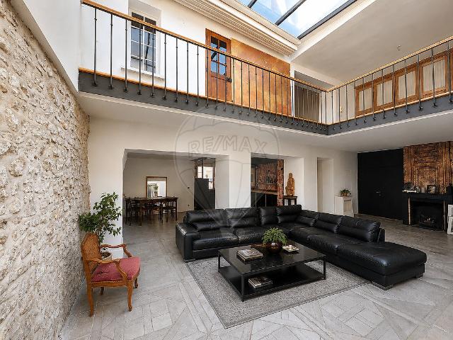 Maison 10 pièces 325 m²