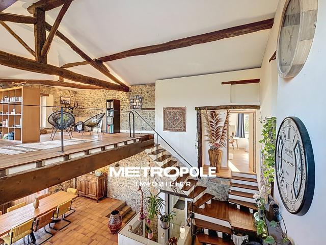 Maison 10 pièces 326 m²