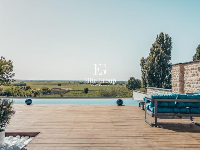 Maison 10 pièces 326 m²