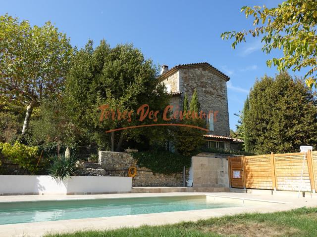 Maison 10 pièces 329 m²