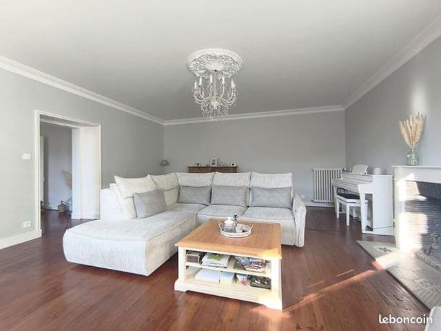 Maison 10 pièces 329 m²