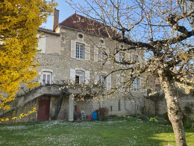 Maison 10 pièces 330 m²