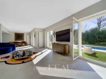 Maison 10 pièces 330 m²