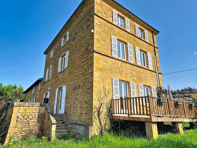Maison 10 pièces 330 m²